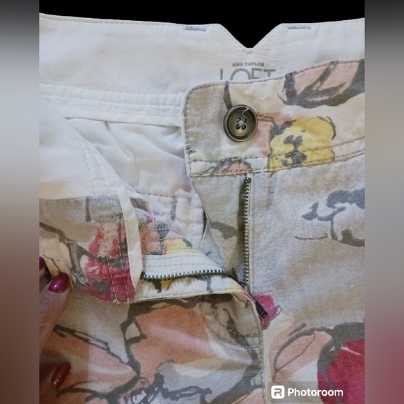 ANN TAYLOR LOFT Shorts. Womens. Size 2. Water color mult-color print. - Picture 2 of 9